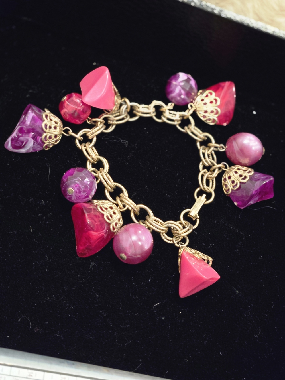Vintage Gold Tone Chain Cha Cha Bracelet with Pink and Purple Lucite Beads 7.5"